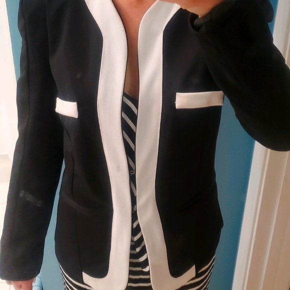 Black with white classic blazer - Picture 1 of 5